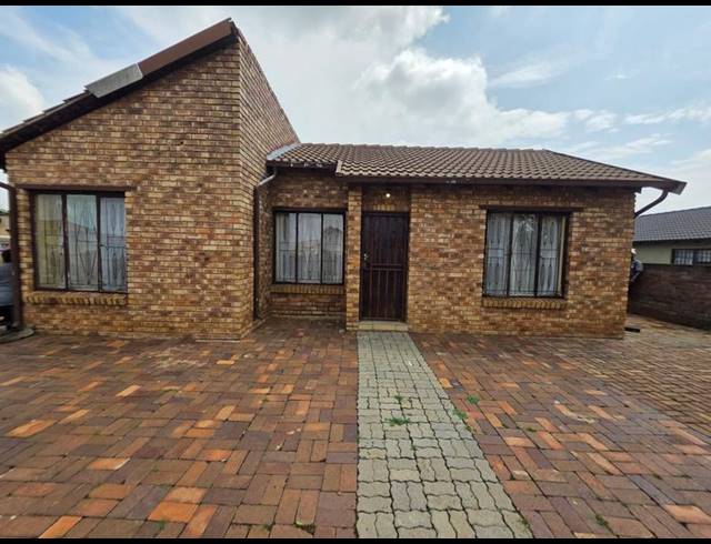 3 BEDROOM HOUSE FOR SALE IN CRYSTAL PARK